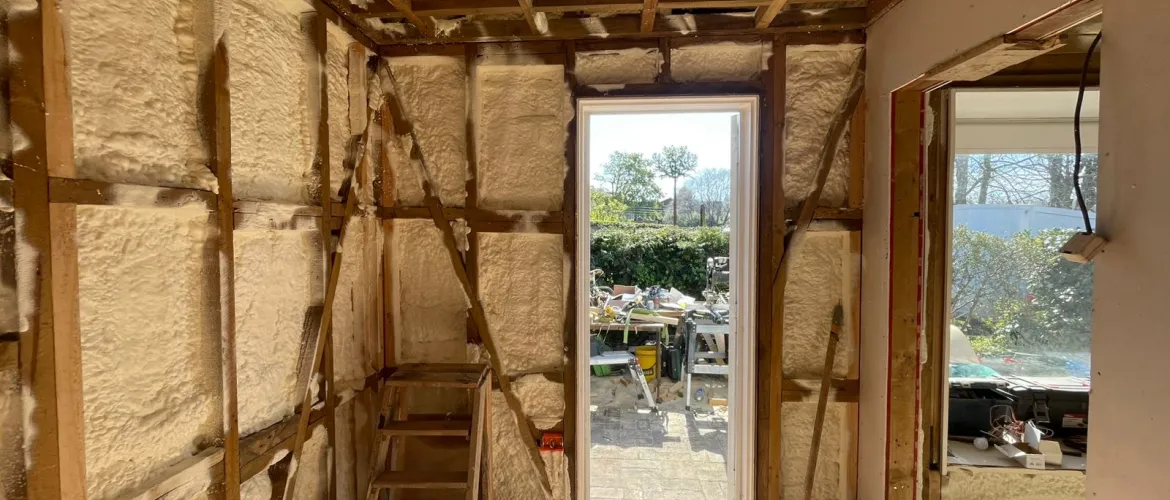 Aplicación de Poliuretano Proyectado en Vivienda Particular
