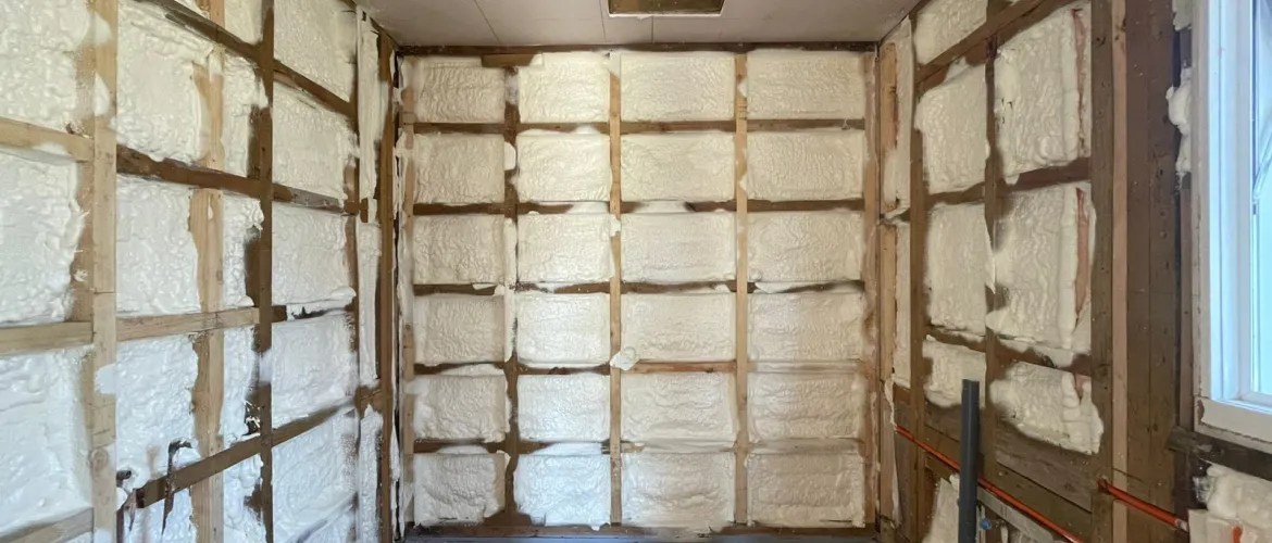 Aplicación de Poliuretano Proyectado en Vivienda Particular