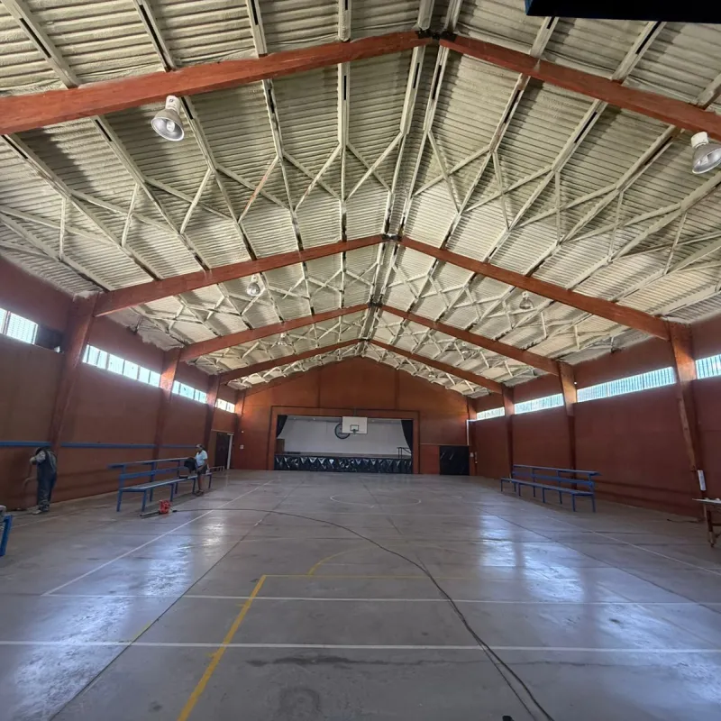 Cubierta Gimnasio Colegio la Fuente / Los Angeles