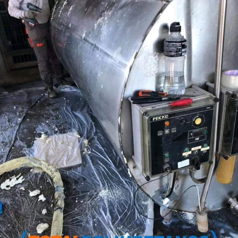 Inyección de poliuretano estanque de leche.